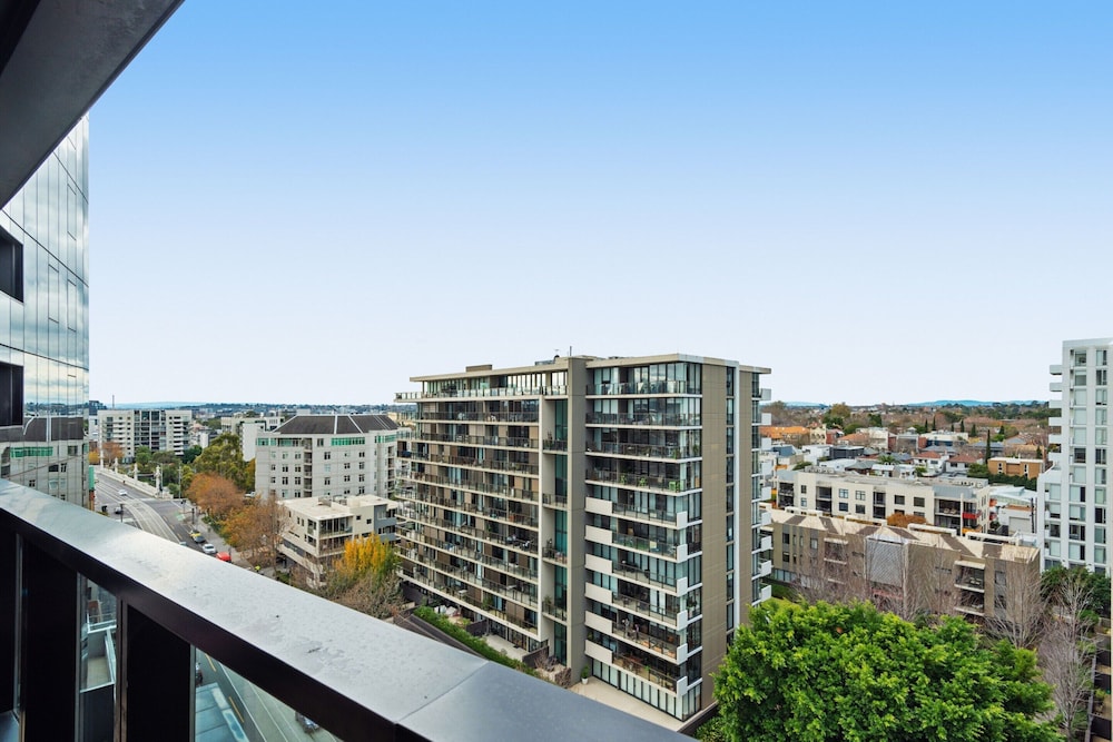 Bright Apartment With City Views in Trendy Locale