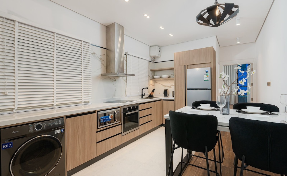 Trendy and Cozy Apartment in Almughrizat