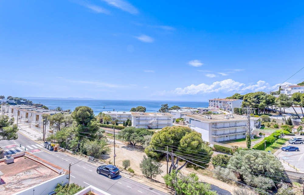 Apartment With Scenic View