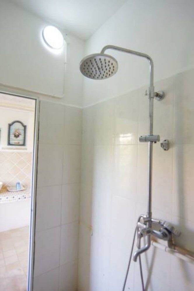Weizhou Island Shengxiaguangnian Inn