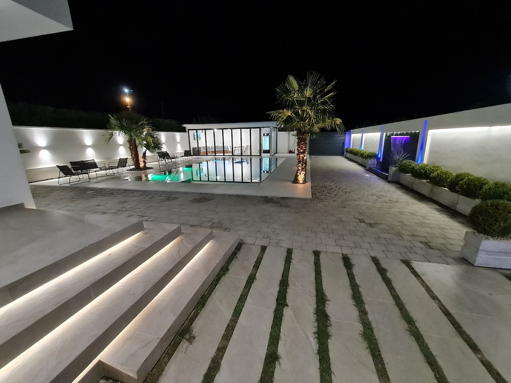 La Mirage Group Villas