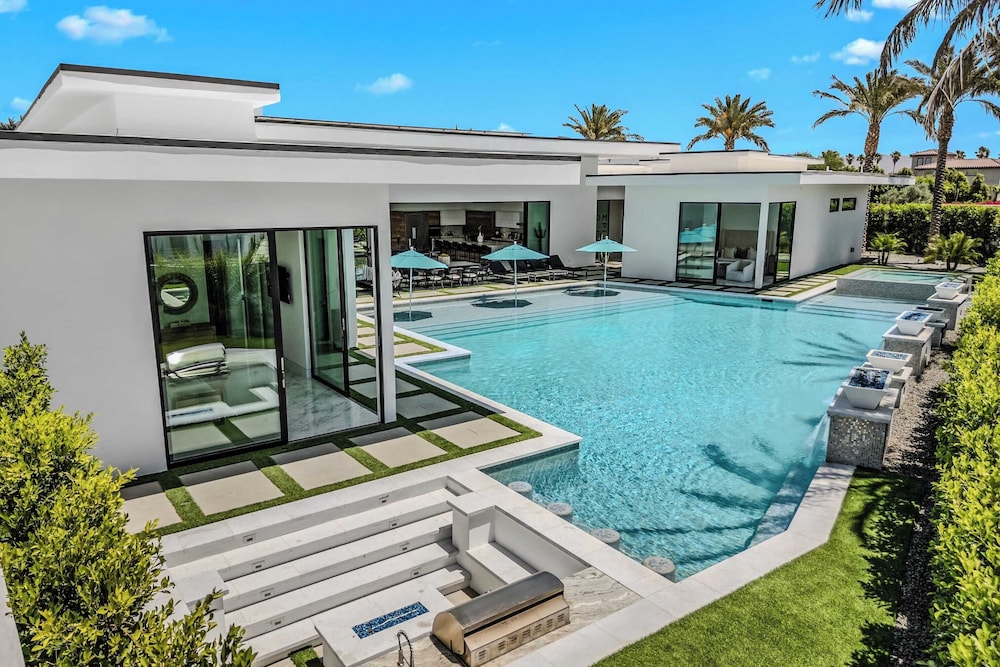 Sleeps 54 3 Luxury Villas w/ Pool + Spa, Pickleball Bravo by Avantstay