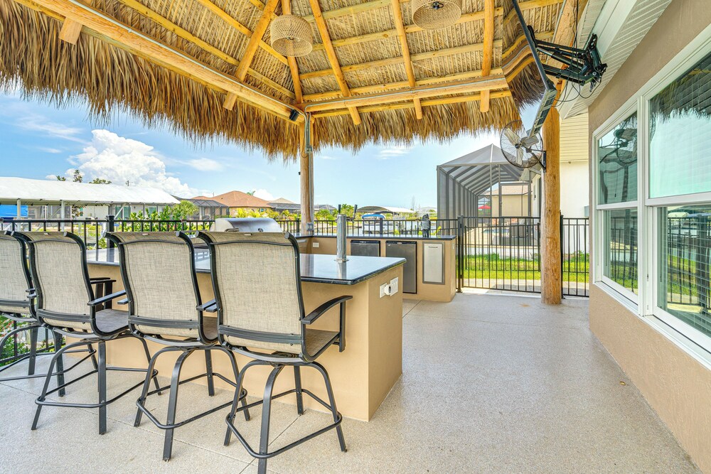 Heated Saltwater Pool & Dock: Port Charlotte Home