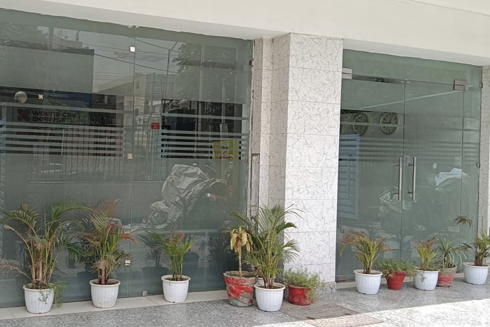 Lobby & Reception
