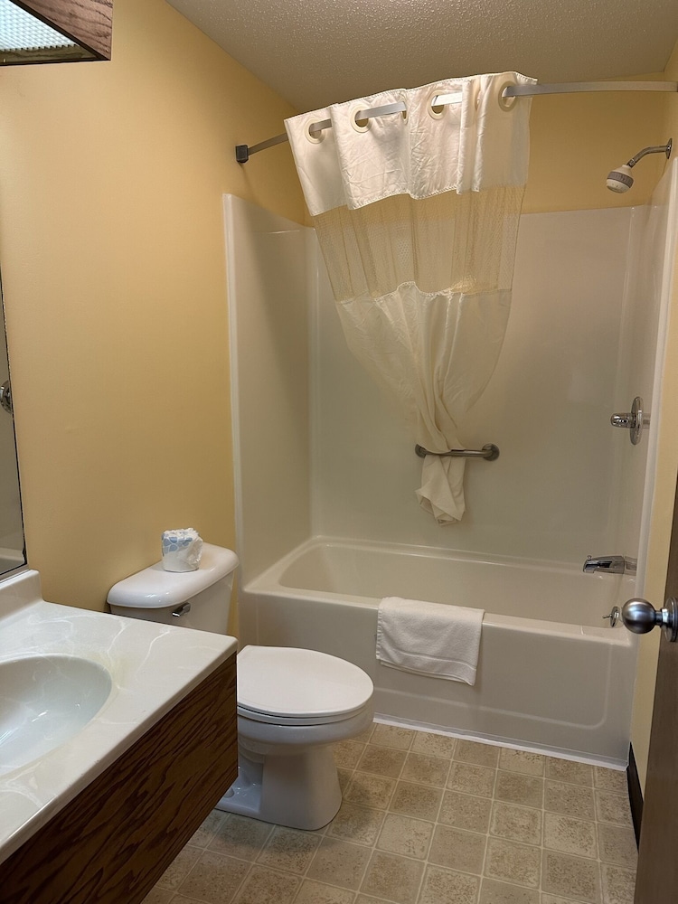 El Paso Vacations - Econo Lodge - Property Image 5