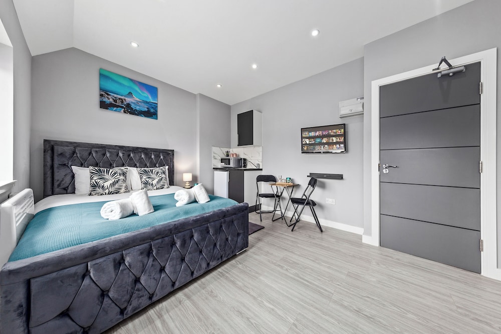 Cozy Serviced Room in Feltham Heathrow London Tw13