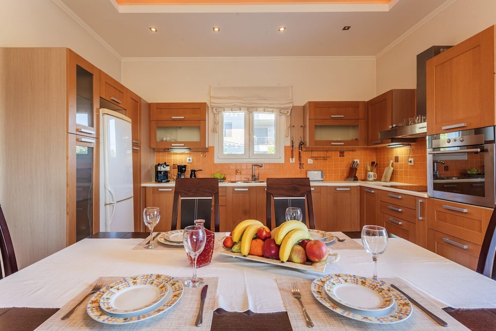 Navarino Captain s Villa - Luxury Seaside Retreat photo 2