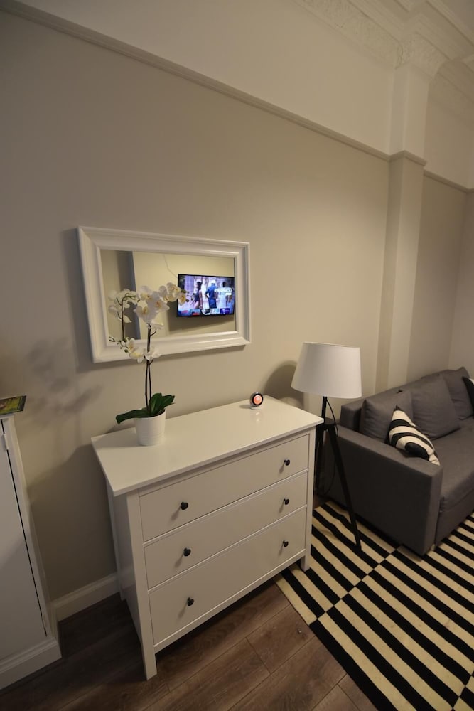 First - Slateford House Apartment view 5