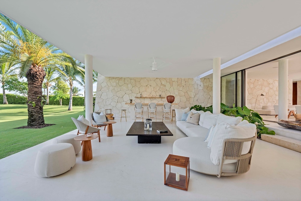 Magnificent 5BR Modern Tropical Villa With Pool