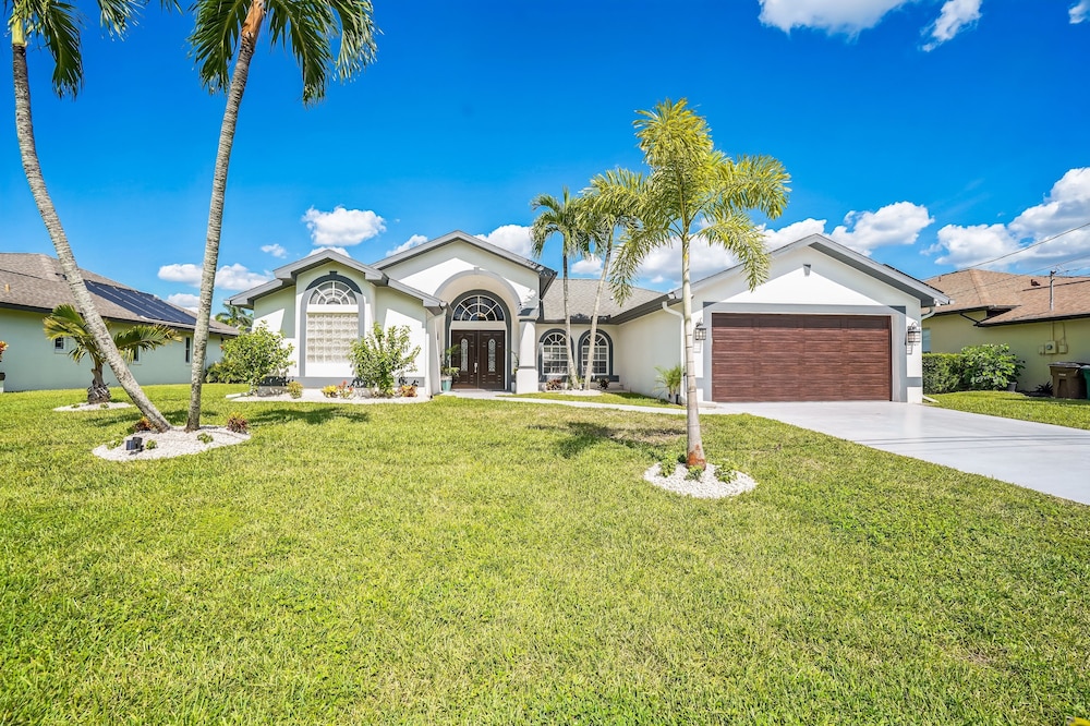 Seahorse Cove - Pool, Gulf Access & Tiki Bar 3 Bedroom Home