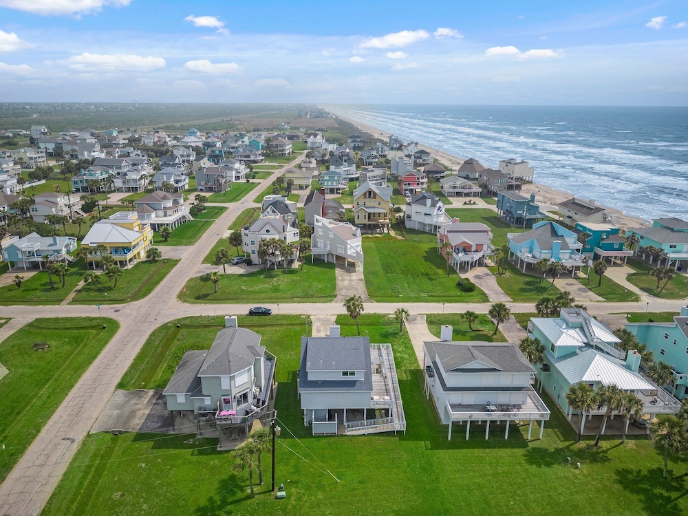 Crab Claw by Ryson Vacation Rentals