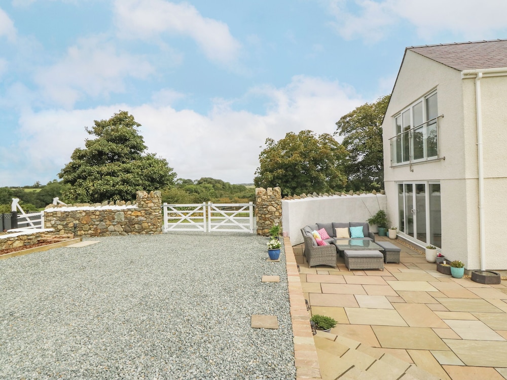 Bryn Tirion