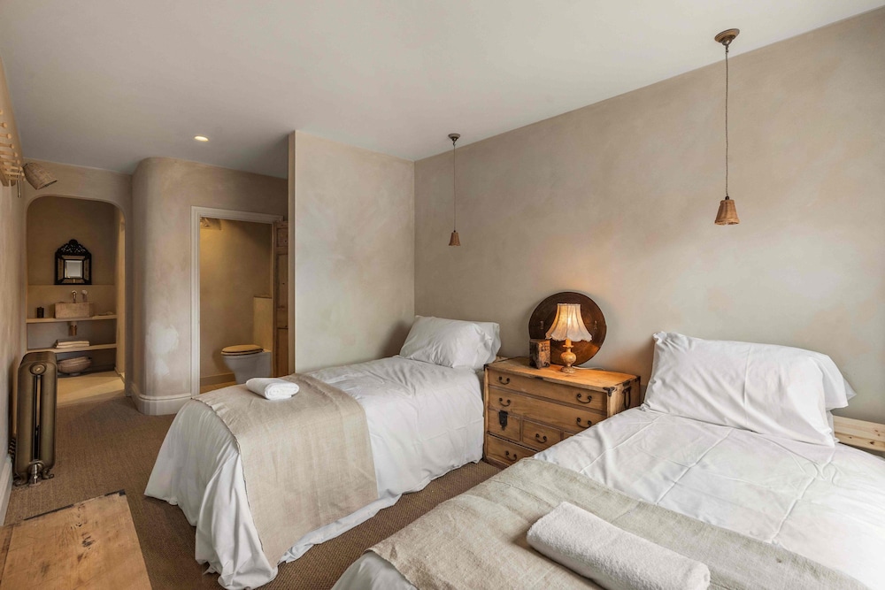Chantry House With Free Parking By My Getaways