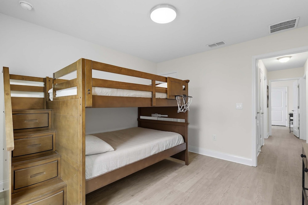Modern 4BR Retreat Near Beach Heated Pool