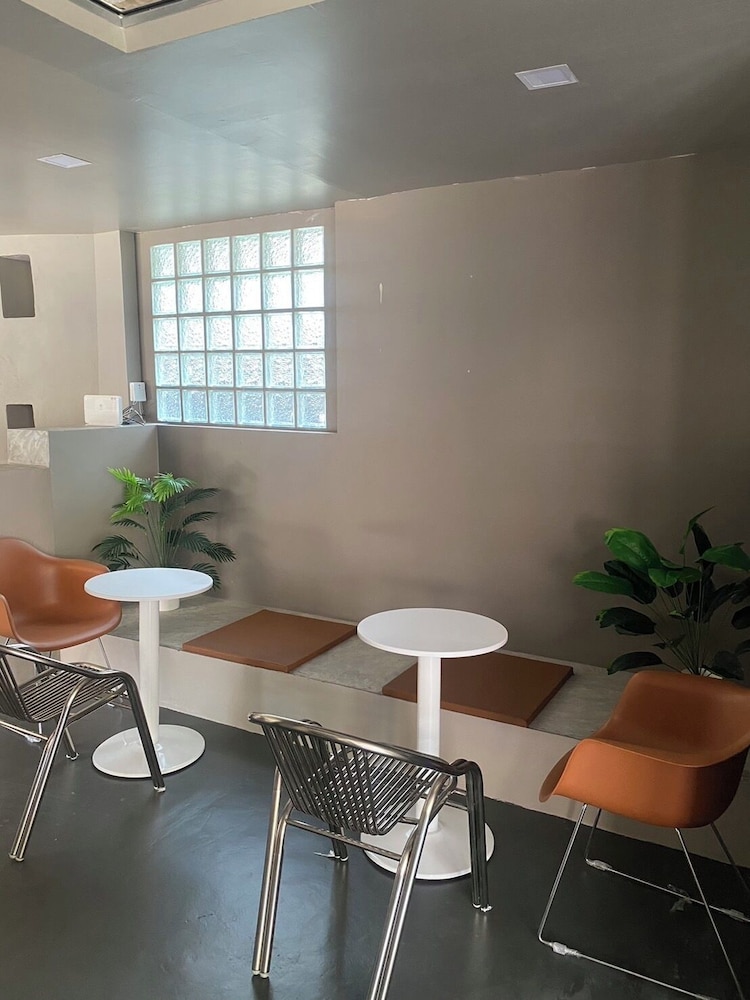 Hide Hostel