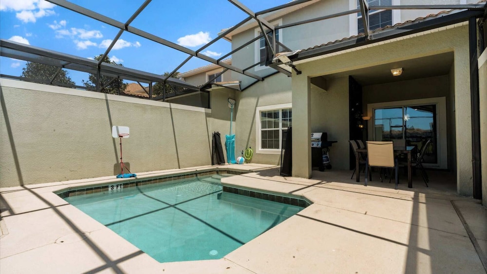 Upstay: Family-friendly 4BR Townhouse w Pool & BBQ