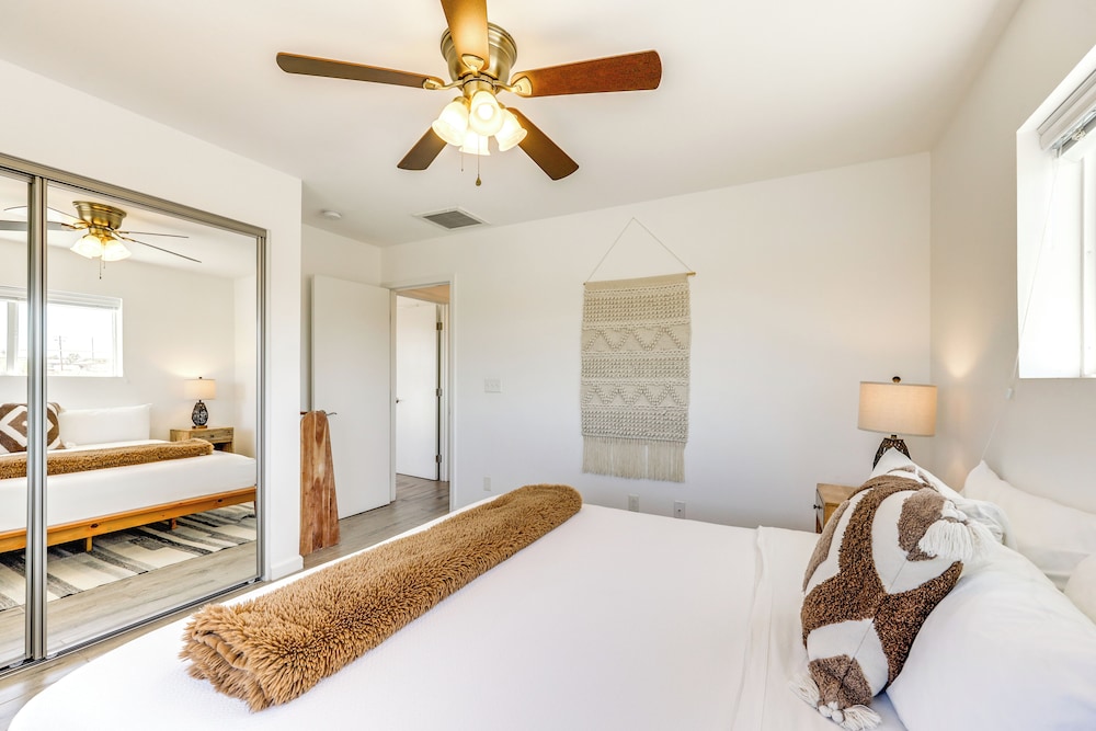 High-desert Home w/ Hot Tub & Cowboy Pool