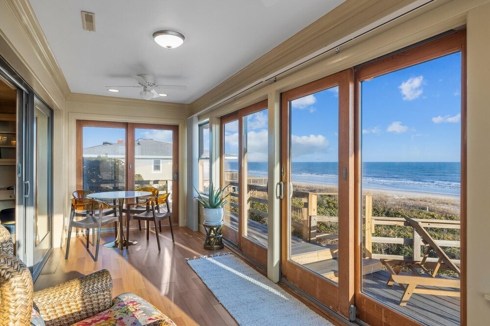 The Green Flash 4 Bedroom Home by RedAwning view 2