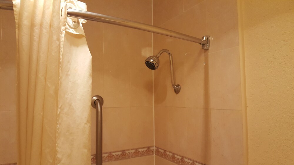 Tampa Vacations - Econo Lodge Busch Gardens - Property Image 34