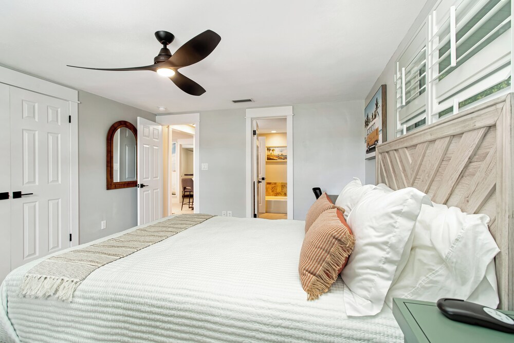 Luxury Pool Retreat near Siesta Key