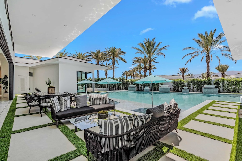 Sleeps 54 3 Luxury Villas w/ Pool + Spa, Pickleball Bravo by Avantstay