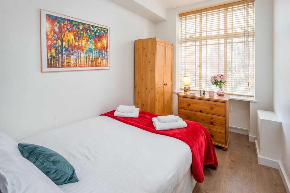 JOIVY 2-bed flat near Notting Hill