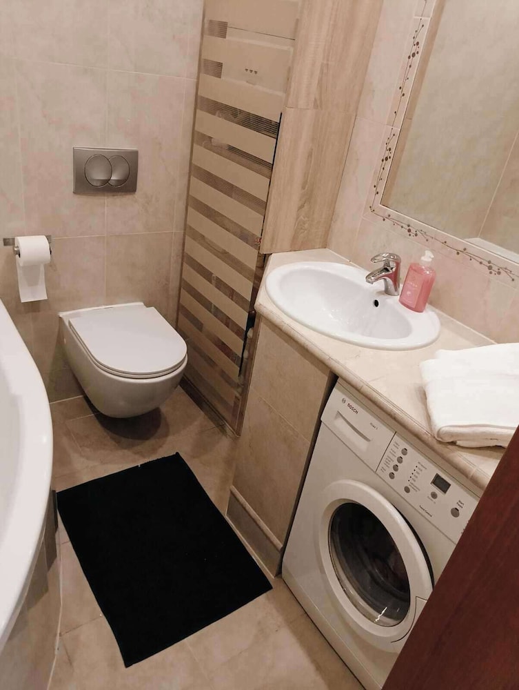 Rumia - Apartment - Sleeps 8 - Parking - Seaside