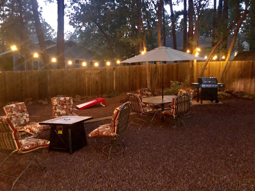 Home In The Pines Near Downtown w Hottub