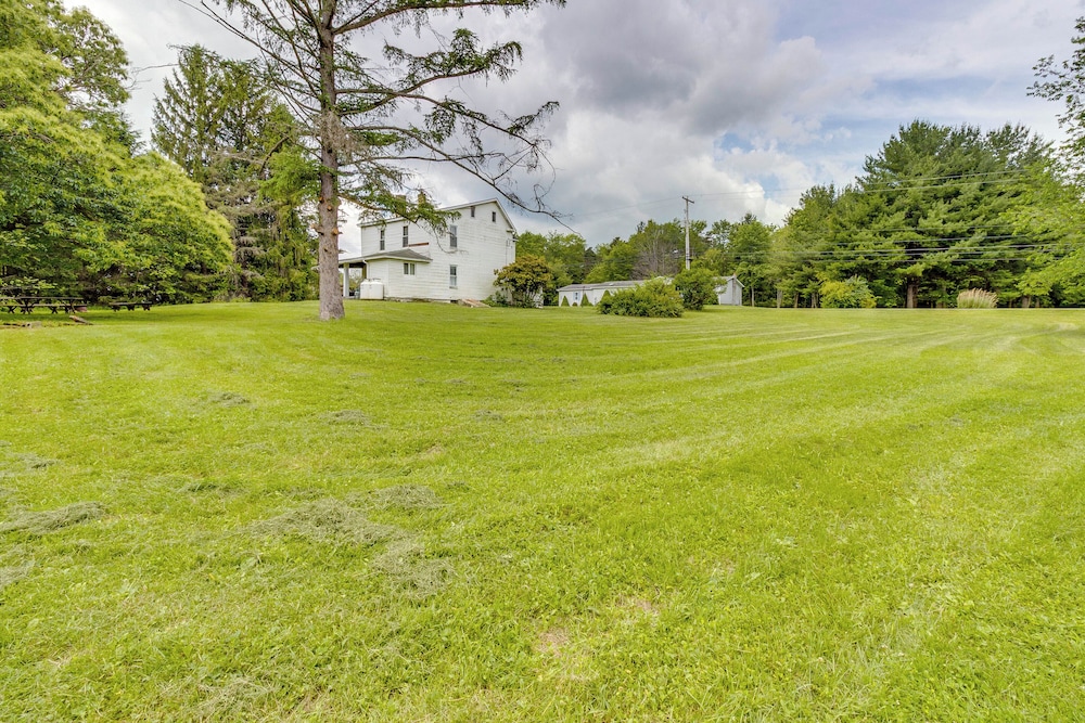 Pet-friendly Smithmill Retreat w/ Yard!