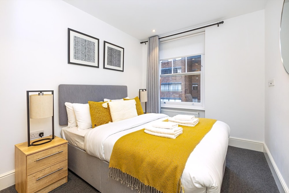 Modern Flat, Steps From Oxford Street!
