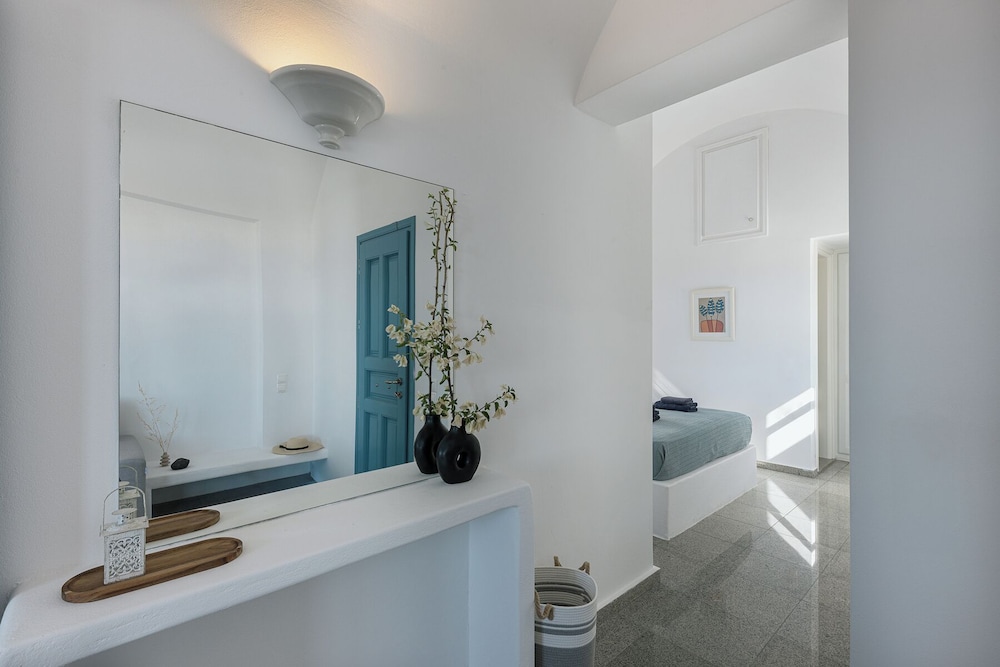 GTK Santorini Oia Sunset Villas