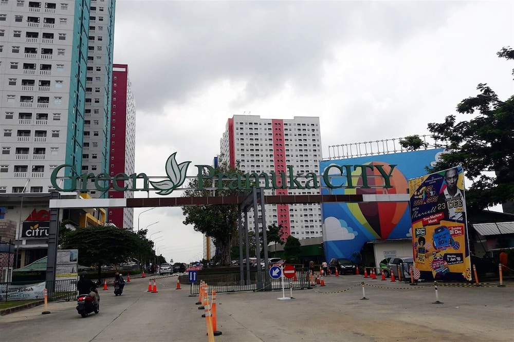 Comfy Studio Apartment @ Green Pramuka City