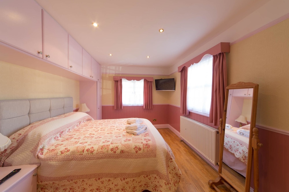 Herston Log Cabins and Holiday Lodges