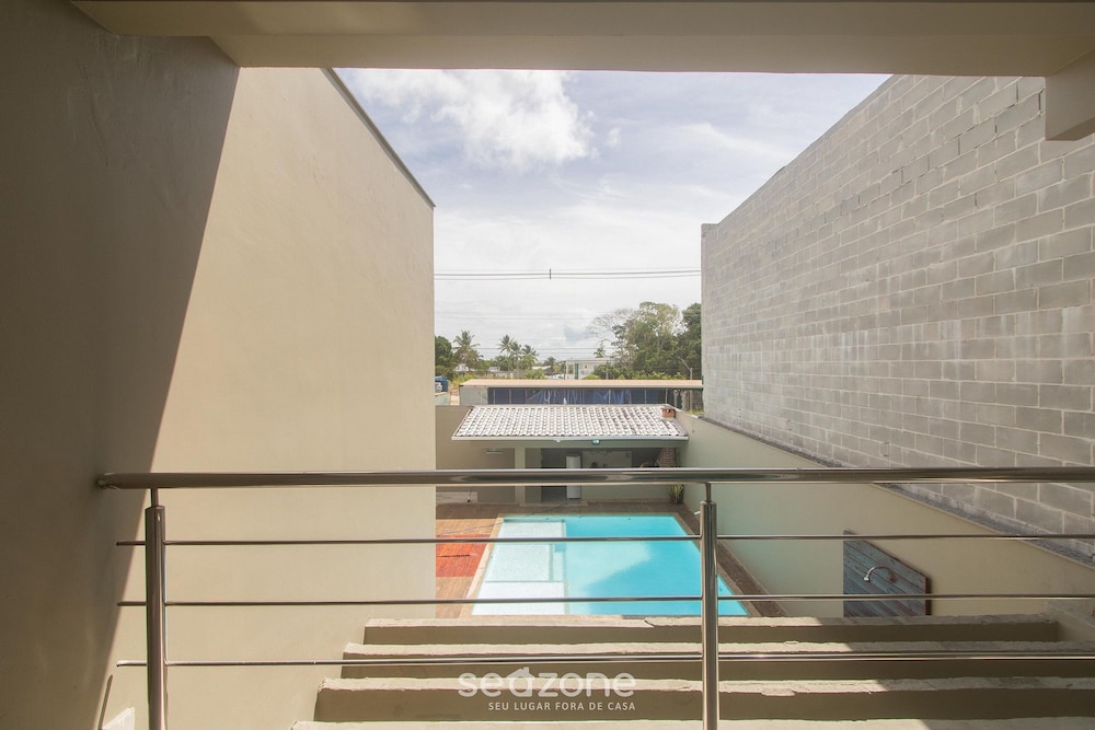 House w/ Pool and Barbecue Grill Thg0006