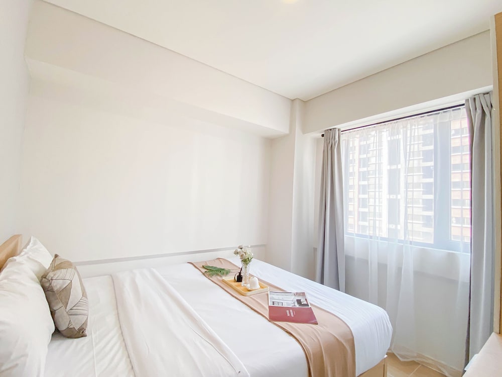 Spacious And Cozy 2Br With Extra Room At Meikarta Apartment