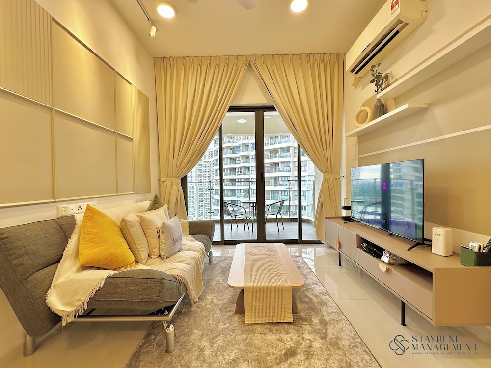 Country Garden Danga Bay Sea View Homestay by Stayrene