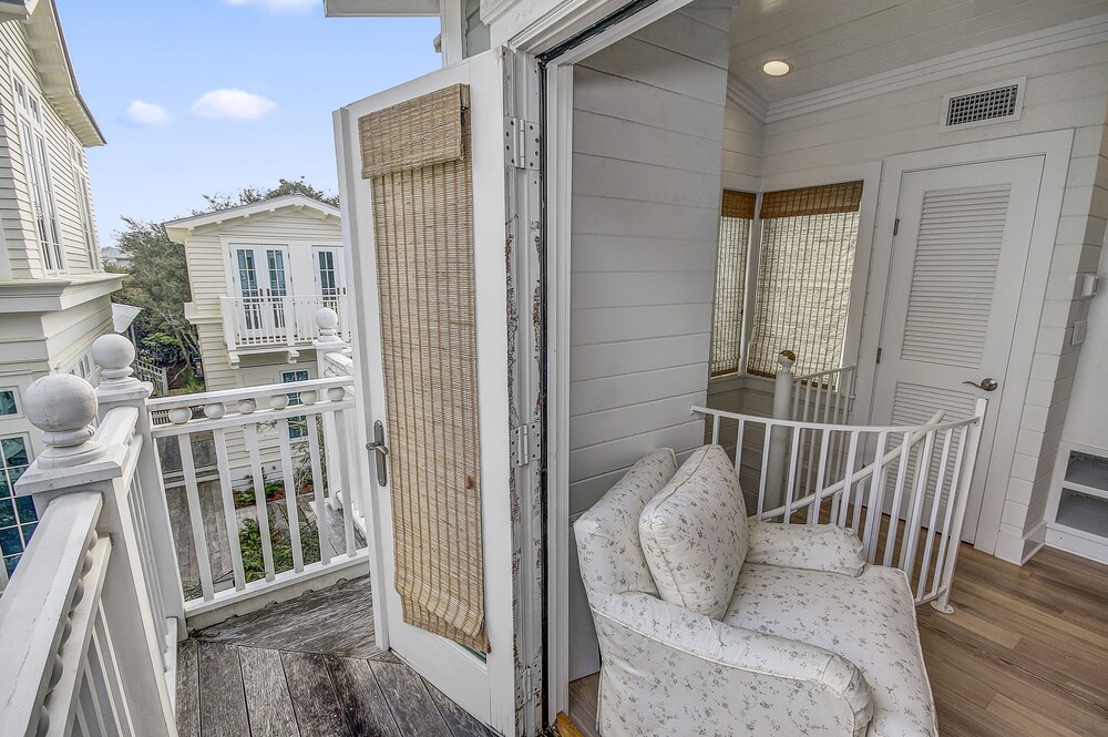 Short Distance To The White Sandy Beaches, Rendezvous Main House + Carriage In Seaside 4 Bedroom Home by RedAwning view 4