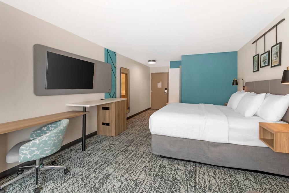 Sleep Inn & Suites
