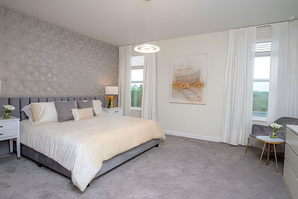 Champions Gate 6BR Luxury Home + Resort