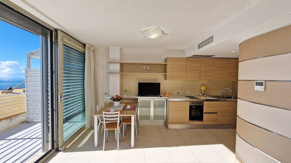 Penthouse Le Vele Sea View 2 Sleeps Air-conditioned