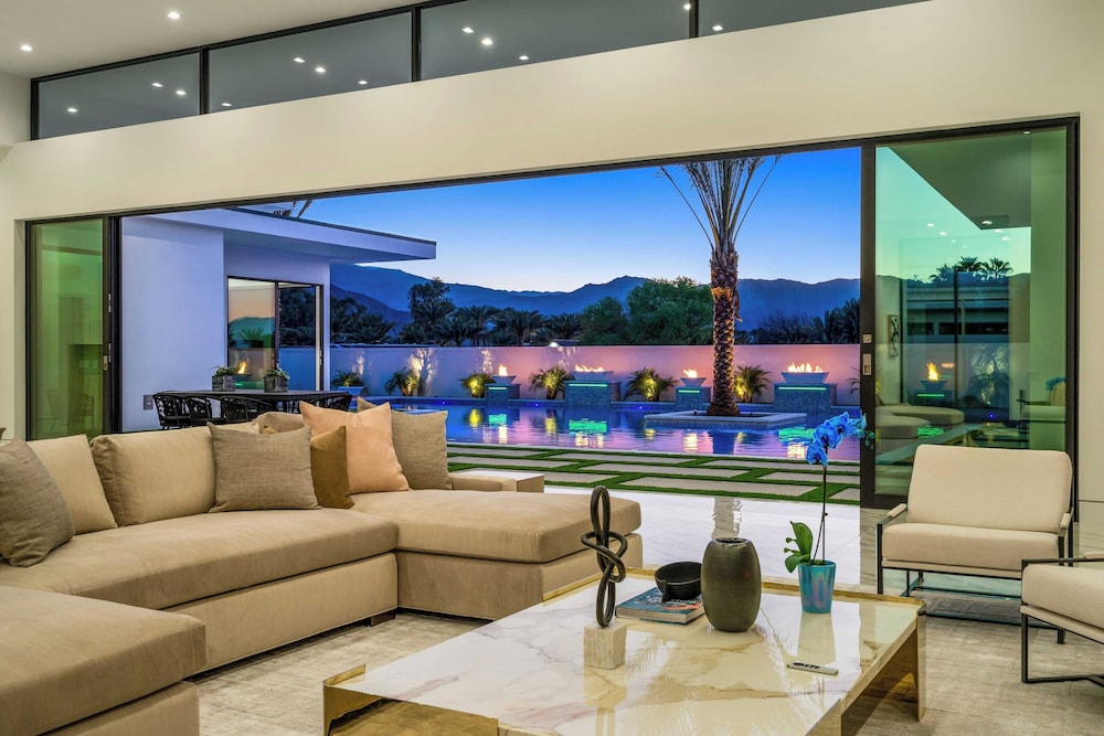 Pool, Hot Tub & Putting Green Minutes From Dining & Golf Bravo Villa #13 by Avantstay