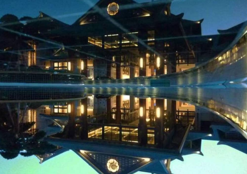 Hainan Qizi Bay New Century Resort