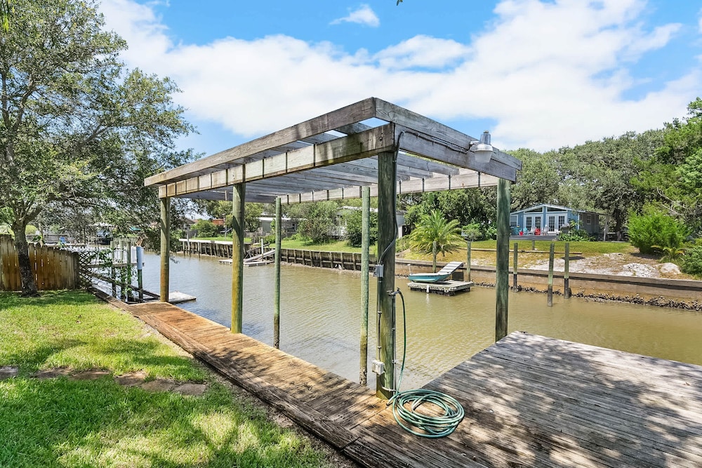 Pool Hot Tub Dock Walk to Beach Beach Gear