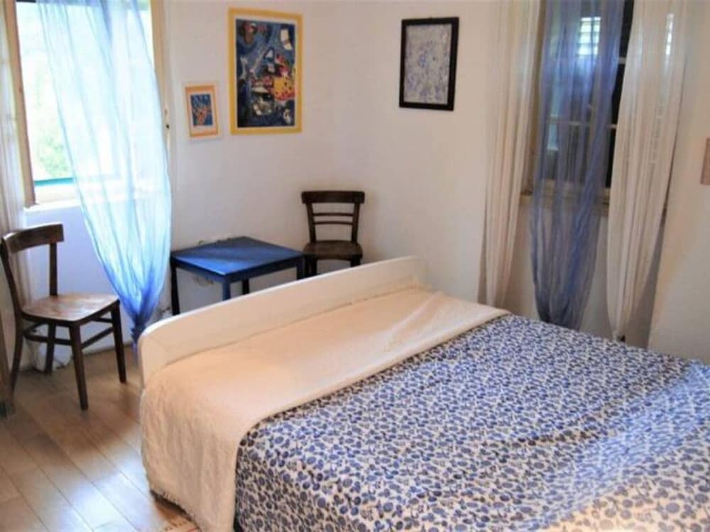 Charming Holiday House Antique, Sleeps 7 view 2
