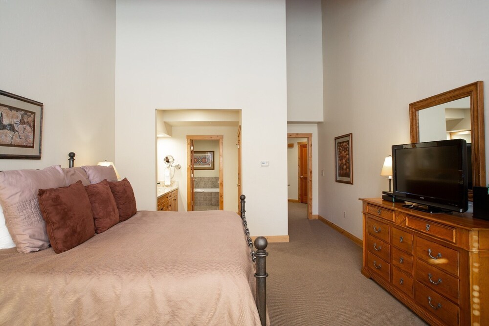 Trail's End Lodge at Deer Valley Resort - One Bedroom Residence with Spa #305 1 Condo