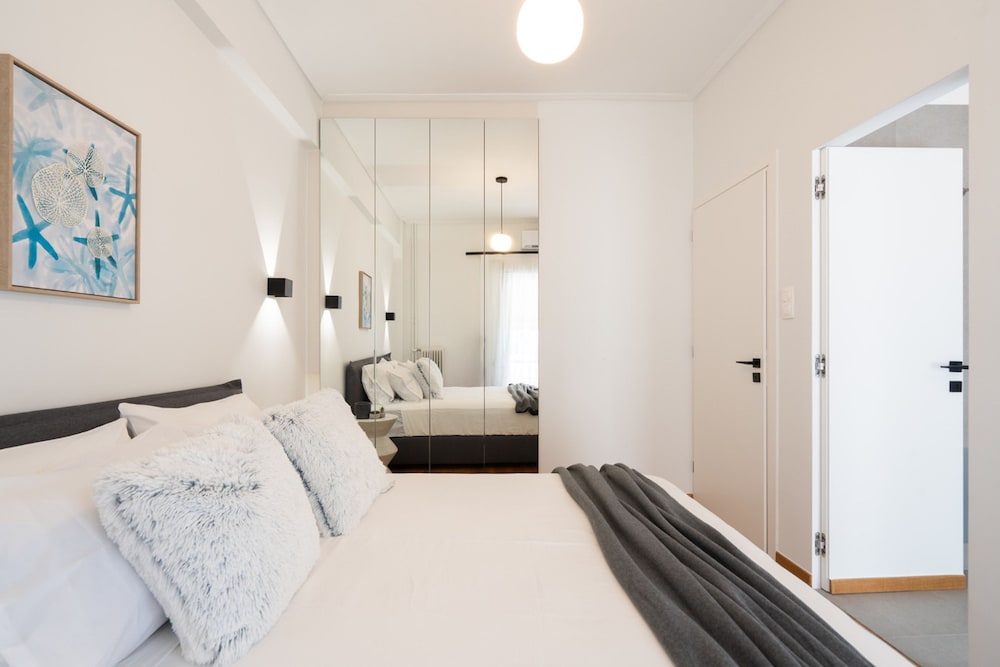 LIV - Premium Pagrati Apartment With View