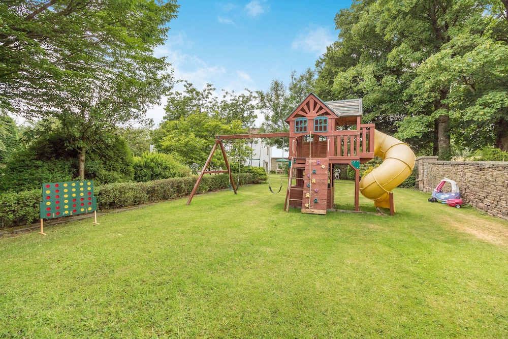 Fence House