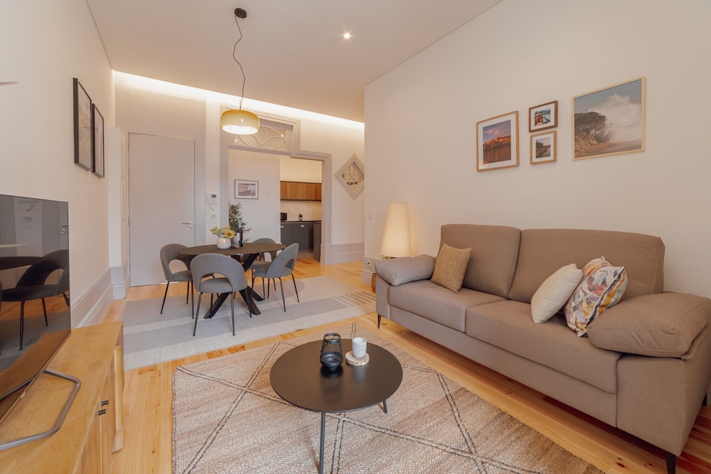 Heart OF Porto Apartment D by Vacationy