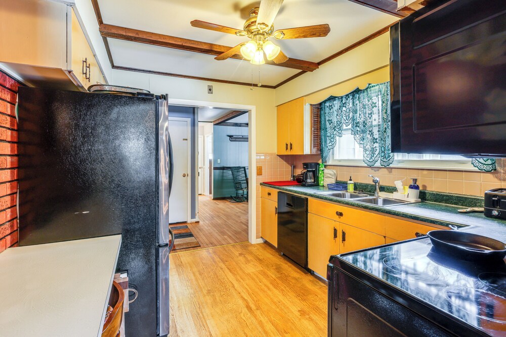9 Mi to Lake George Village: Home in Queensbury