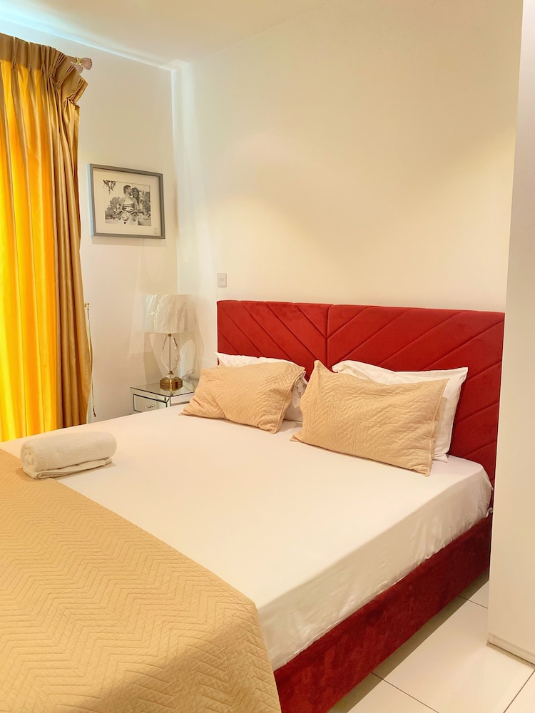 Splendid Apartments at Embassy Gardens